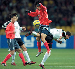 Сборная Южной Кореи в товарищеском матче выиграла у команды Германии и таким образом взяла реванш за поражение в 1/2 финала чемпионата мира 2002 года