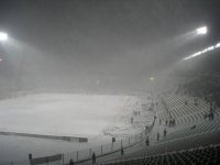 Стадион заносит снегом (fckarpaty.lviv.ua)