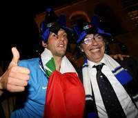 Матерацци и Моратти празднуют скудетто (AP Photo)
