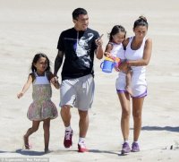 Карлос Тевес и его семья (dailymail.co.uk)