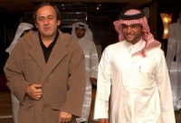 Президент УЕФА Мишель ПЛАТИНИ и генеральный секретарь Олимпийского комитета Катара Сауд аль-Тани (AFP)