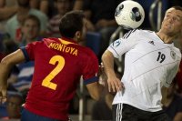 Сборная Испании во второй раз дожала соперника в концовке (AFP)