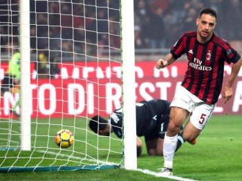 "Милан" продлевает беспроигрышную серию в матчах против "Лацио" на "Сан-Сиро". Серия А