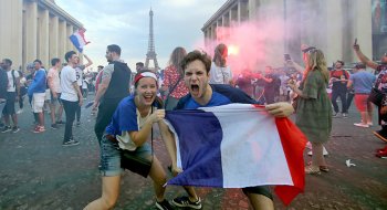 Во Франции бурное празднование победы сборной на ЧМ-2018 не обошлось без жертв