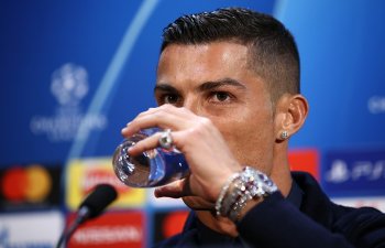 Роналду перед матчем с "МЮ" удивил журналистов часами за 2 млн евро (ФОТО)