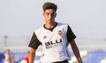 "Ювентус" включился в борьбу за полузащитника "Валенсии"