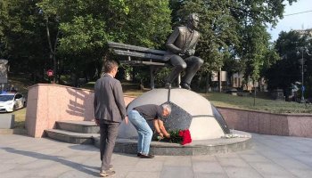 Луческу возложил цветы к памятнику Лобановскому (фото)