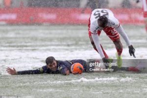 Футбол в снігу